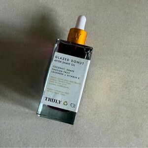 Truly Beauty Glazed Donut After Shave Oil – Coconut, Grape & Passion Fruit